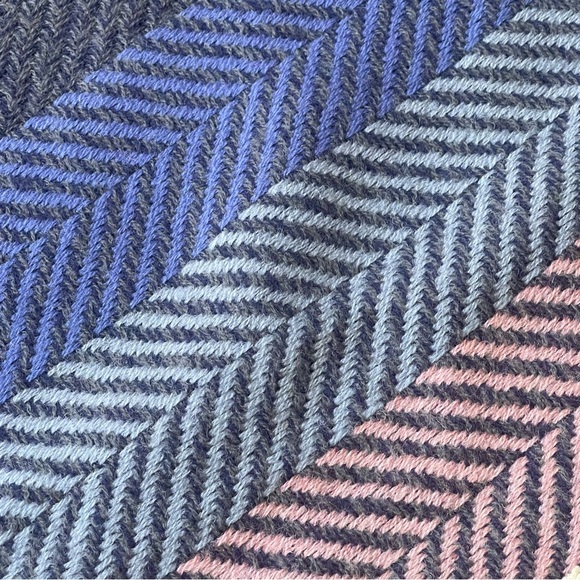 Churchill Hand Woven Wool Pink Blue Pastels Scarf 72 x 50” - Picture 10 of 12